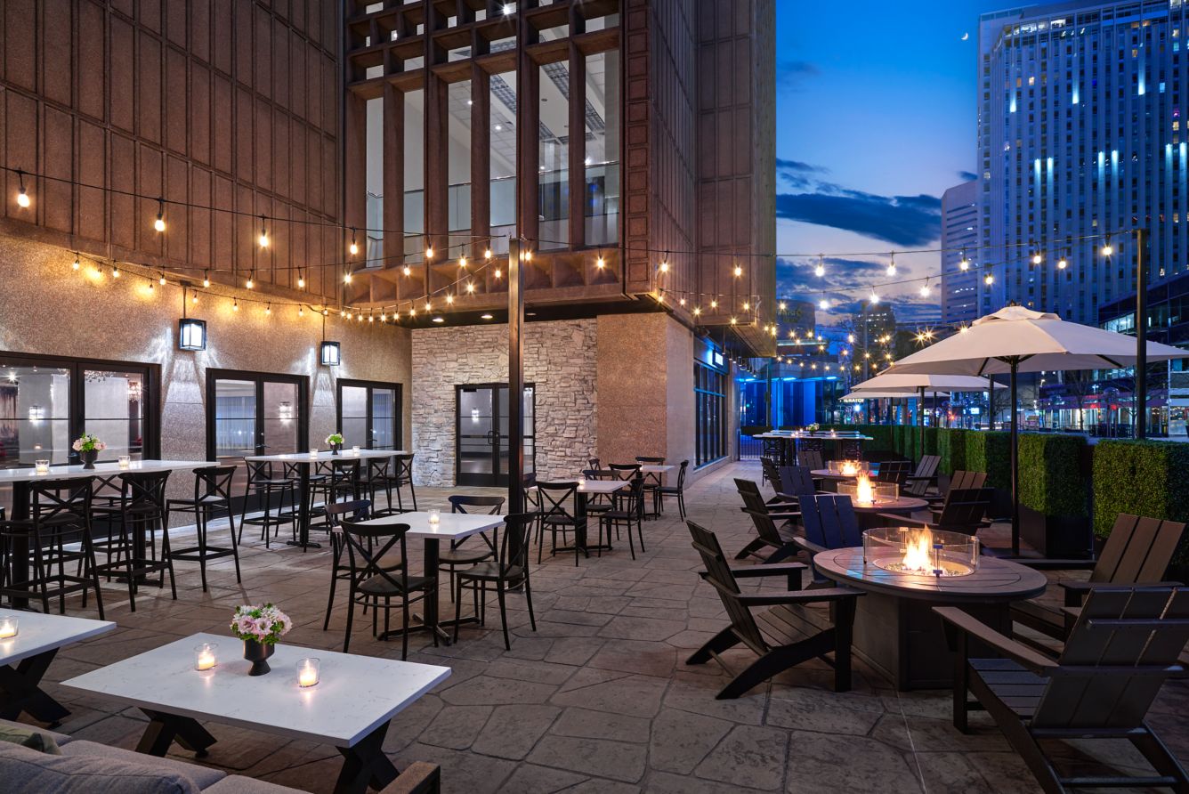Sheraton Denver Downtown: Outdoor seating