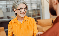 A woman volunteers to help an undergrad with a mock interview.